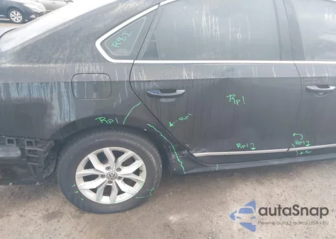 2016 Volkswagen Passat 1.8T S z USA, uszkodzony, nr VIN 1VWAT7A36GC031112